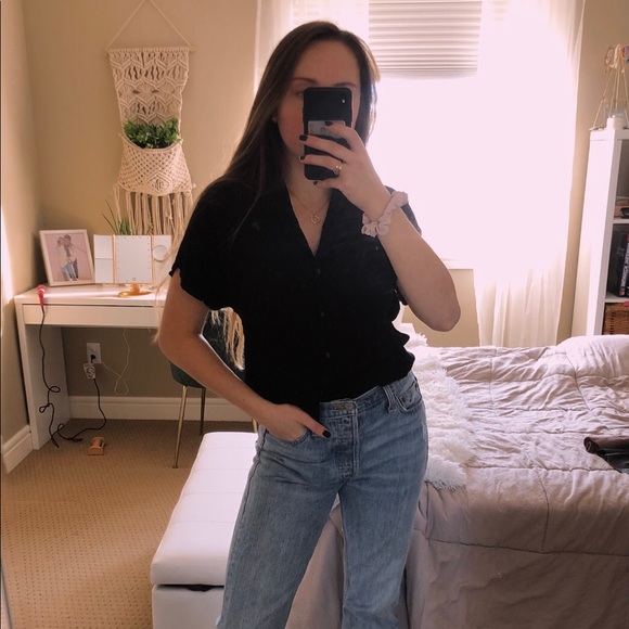 aritzia - black short sleeve blouse - Picture 2 of 3